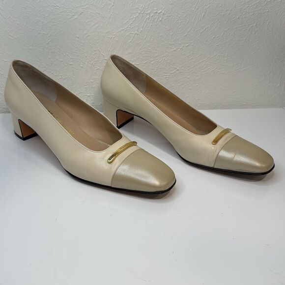 Salvatore Ferragamo Vintage Beige Block Heel Pumps Gold Cap Toe Sz 9 AA - Picture 3 of 7